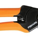 Fiskars 379451-5001 Pruner, 5/8 in Cutting Capacity, Carbon Steel Blade, Bypass Blade, Composite Handle