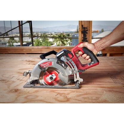 Milwaukee 2830-21HD 7-1/4" M18 Fuel Rear Handle Circular Saw Kit