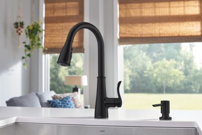 FAUCET KITCHEN HADLEY 1-HANDLE PULL-OUT MATTE BLACK 87245BL