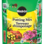 Miracle-Gro Potting Mix 8.8L 0.21-0.11-0.16 Yellow / Green