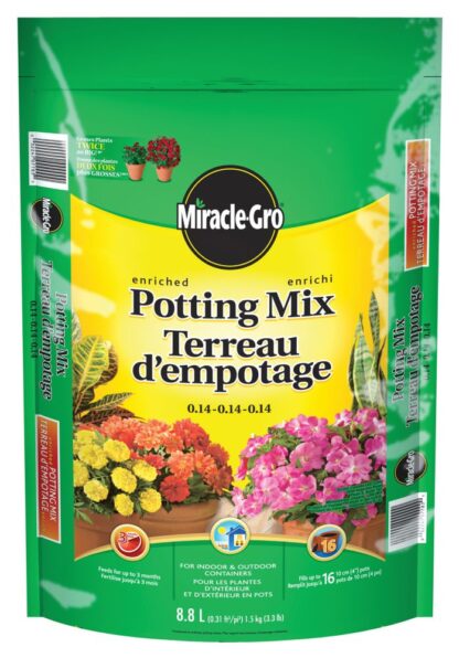 Miracle-Gro Potting Mix 8.8L 0.21-0.11-0.16 Yellow / Green