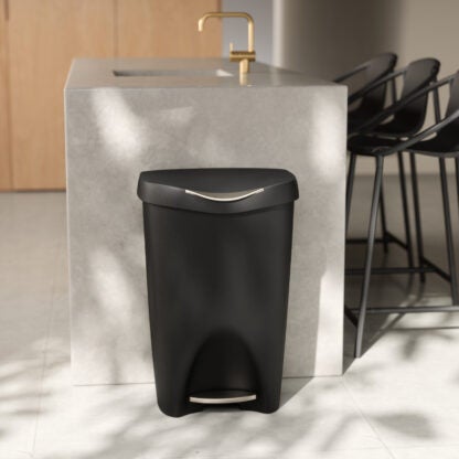 Umbra 084200-047 50 L Brim Trash Can with Lid - Black/Nickel